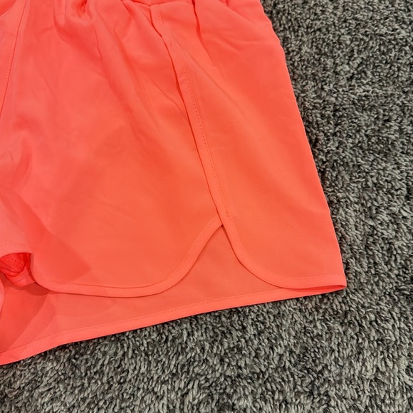 NWT New In neon coral active shorts size small. - Picture 3 of 7